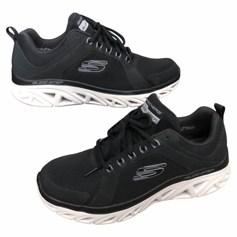 Men's Size 10 Glide-Step Skechers w/Air Cooled Memory Foam, Run//Train shoe